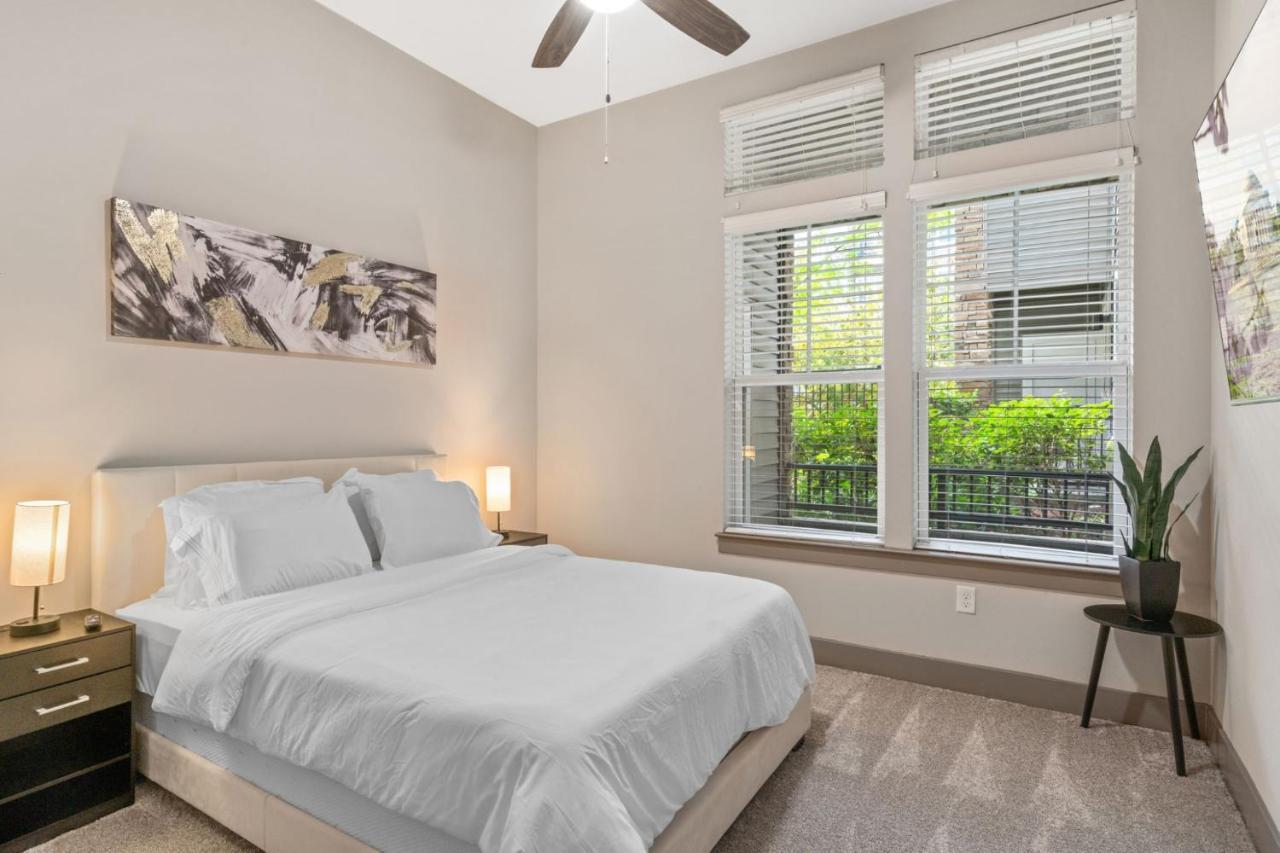 Grand Luxury Premium Vaulted Ceilings Woodbridge Exterior foto