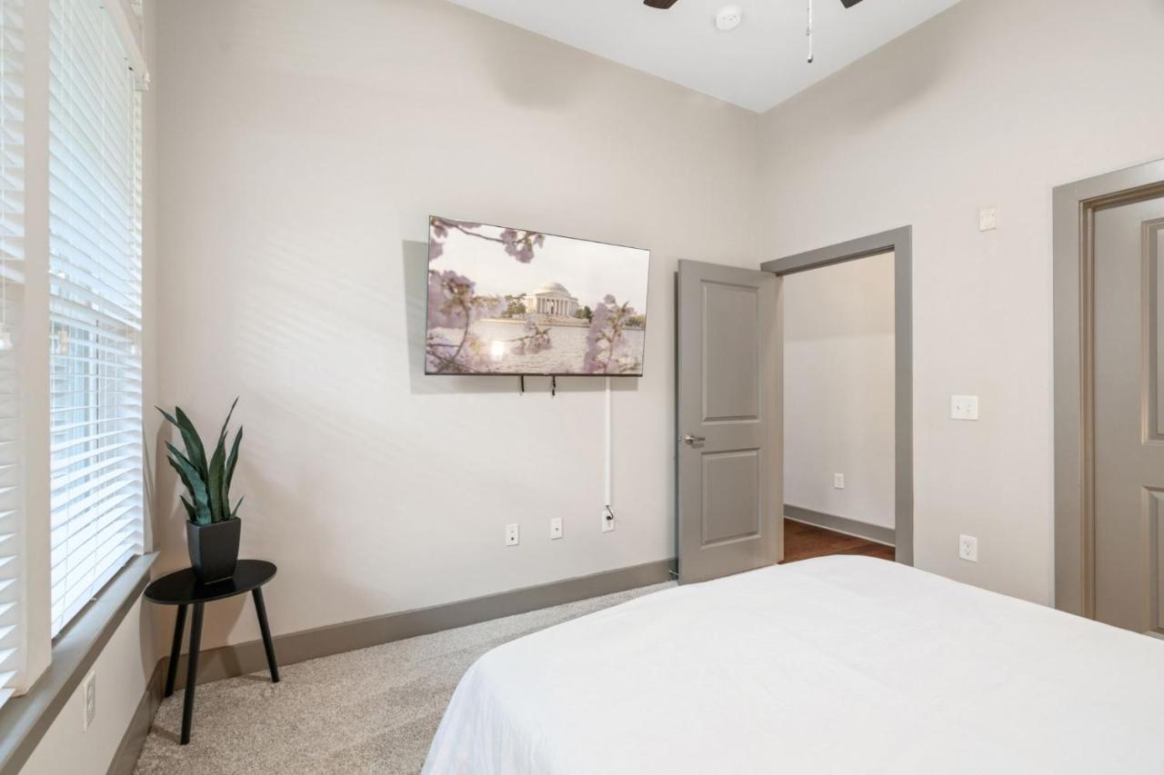 Grand Luxury Premium Vaulted Ceilings Woodbridge Exterior foto