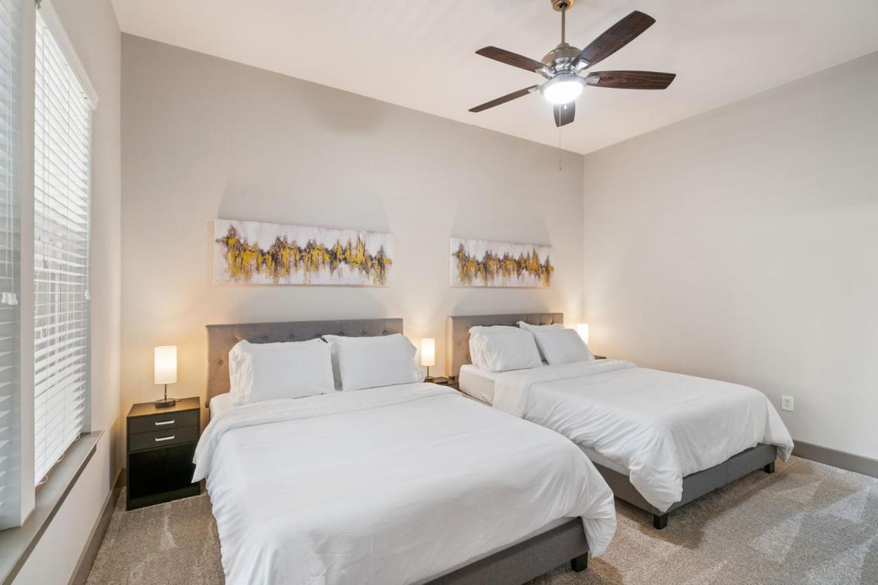 Grand Luxury Premium Vaulted Ceilings Woodbridge Exterior foto