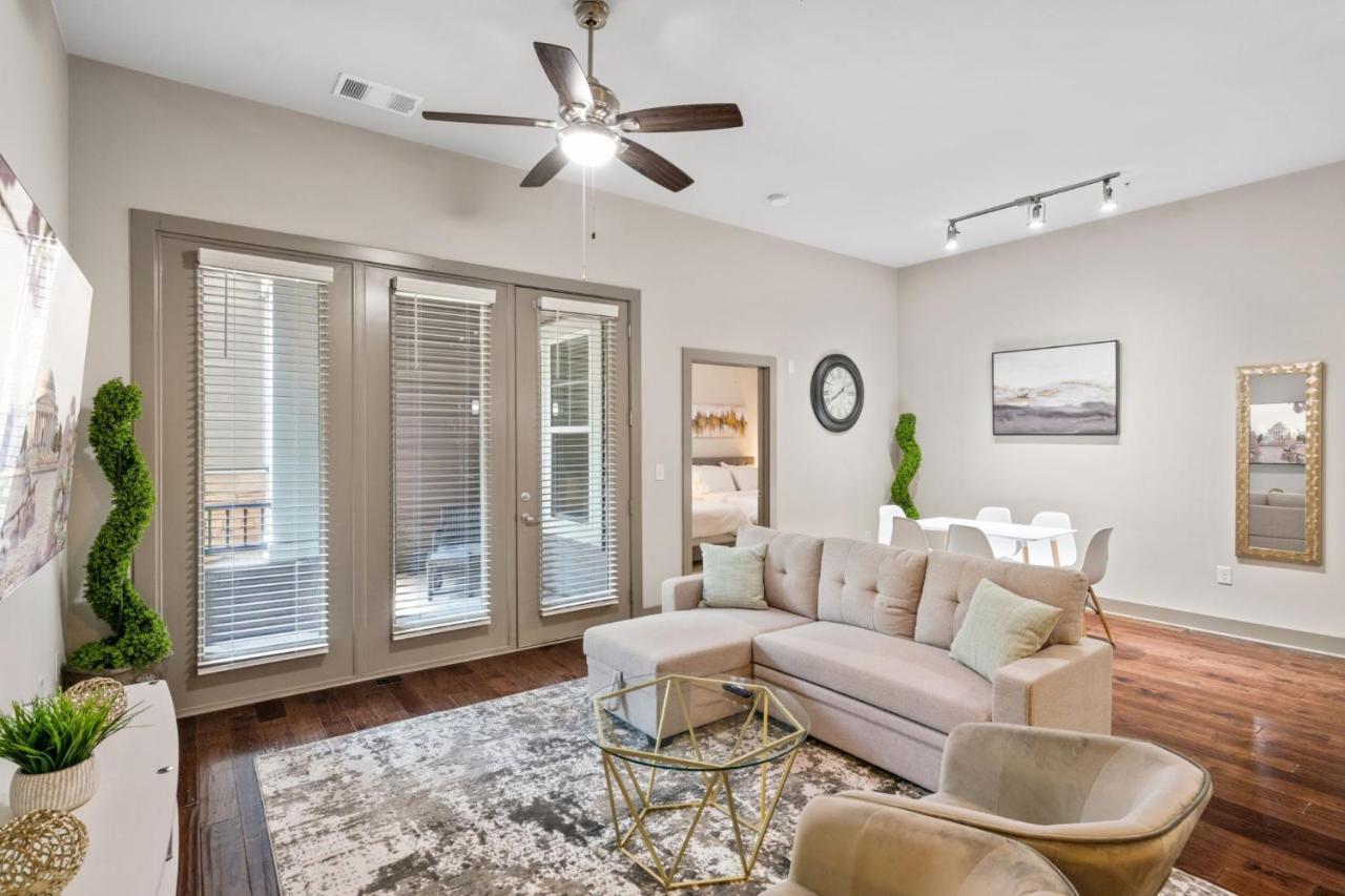 Grand Luxury Premium Vaulted Ceilings Woodbridge Exterior foto