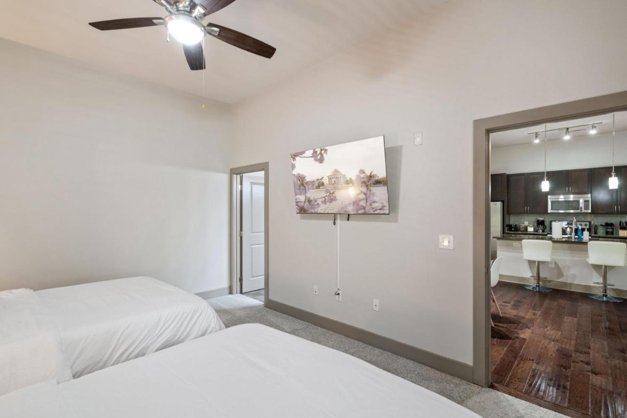 Grand Luxury Premium Vaulted Ceilings Woodbridge Exterior foto
